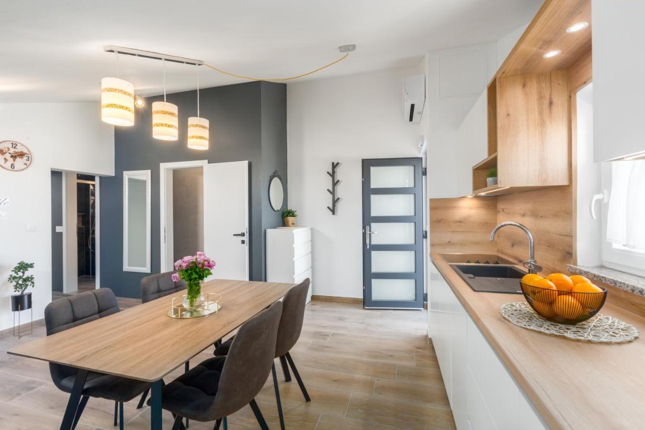 Apartments Residence Radovan 1 โปเรช ภายนอก รูปภาพ